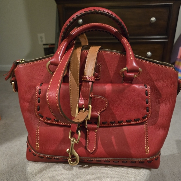 Dooney & Bourke Handbags - Euc Dooney & Bourke Red Fkorentine Leather Satchel With Pocket